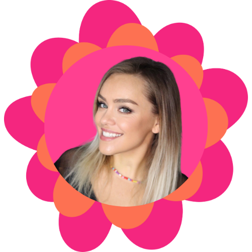 Barbora Atarsia - portrét pro stránku Domů - sekce O mně - v růžovém květu